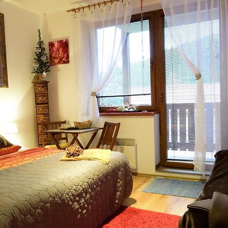 Fatrapark 1 U Sovicky Studio, Kuchynka, Kupelna,S Balkonom Gratis Parkovanie V Podzemnej Garazi รูชอมแบรอค ภายนอก รูปภาพ